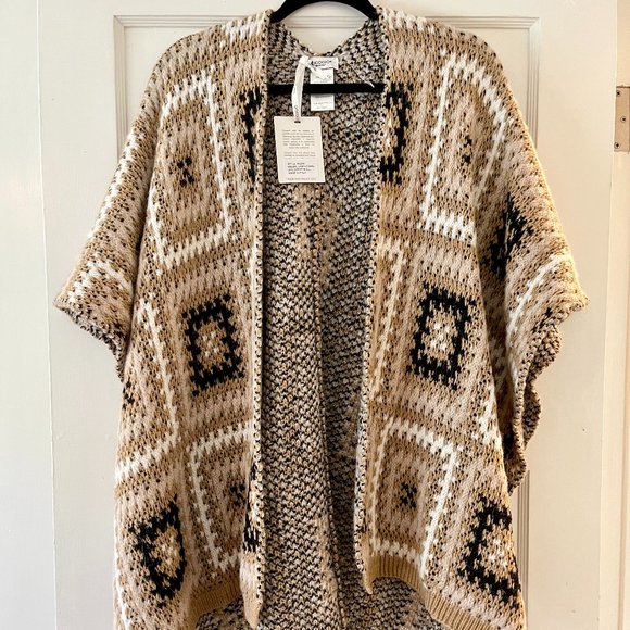 NWT Coco Gio Crochet Wrap Cardigan ONE SIZE - Picture 1 of 4